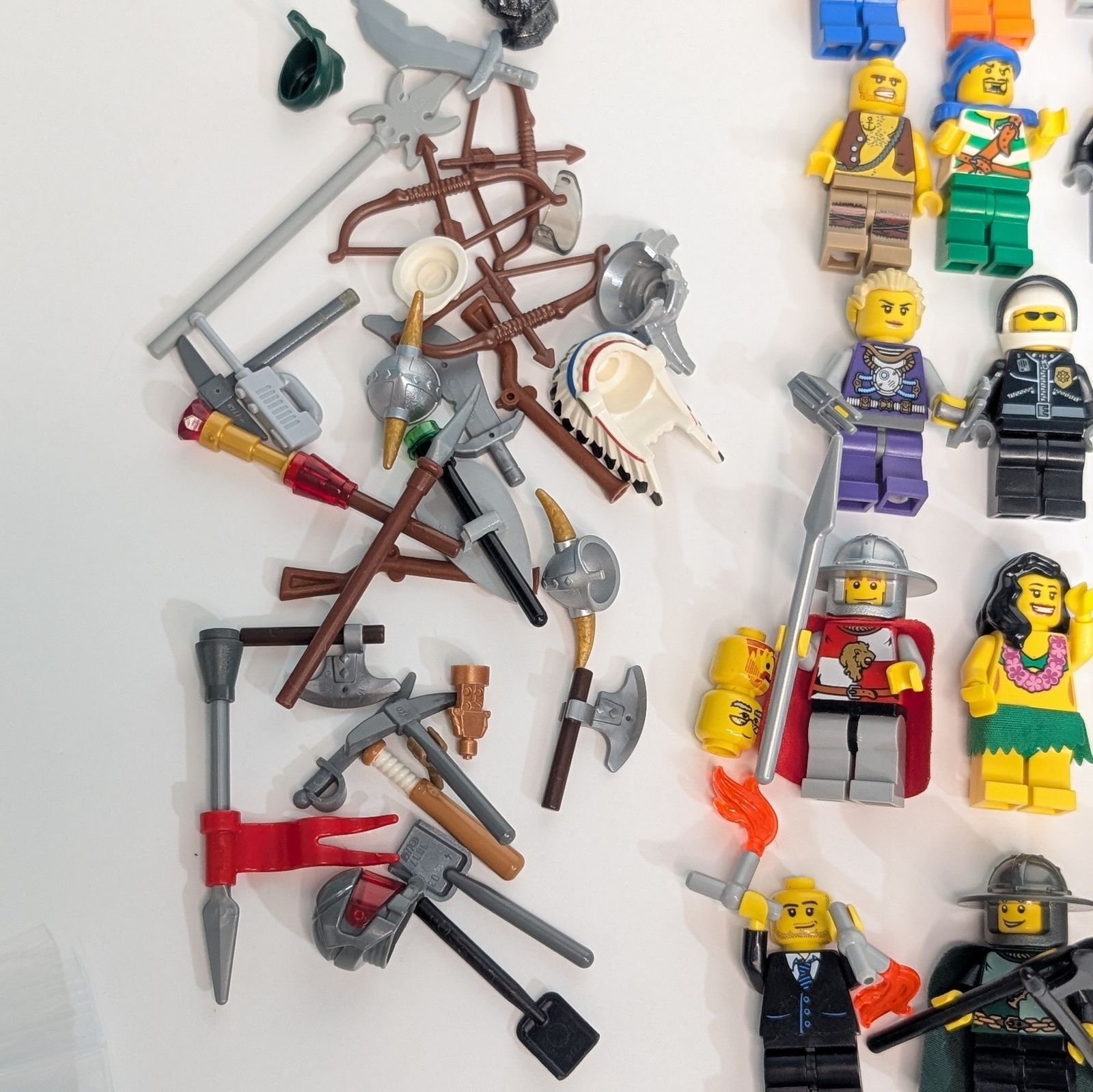 レゴ ミニフィグ 武器等 大量 51029 A バイキング スペースエイリアン フラダンサー キングダム ゴリラの着ぐるみ