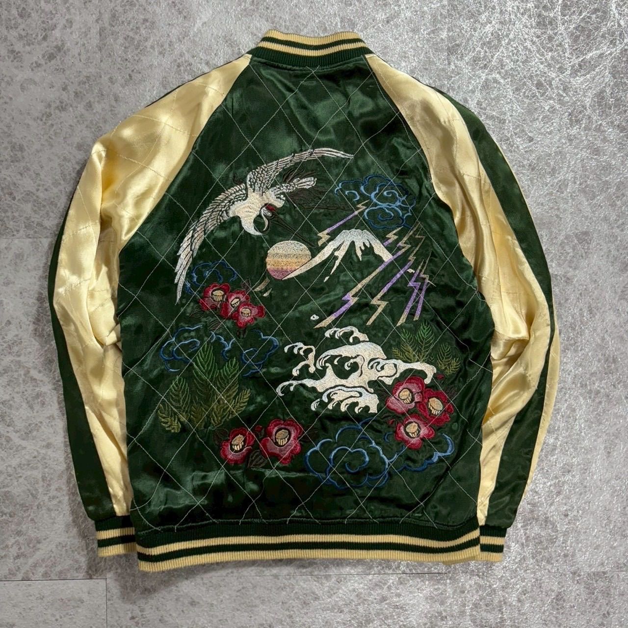希少色 デザイン◎ スカジャン 鷲 富士山 刺繍 リバーシブル M サテン