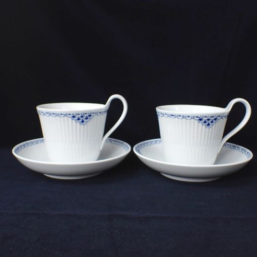 ロイヤルコペンハーゲン ブルーフルーテッド ハイハンドル 夫婦 カップ＆ソーサー Royal Copenhagen（ロイヤル コペンハーゲン）  ブルーフルーテッド プレイン カップ＆ソーサー ペア 通販 - 西武・そごうのオンラインストア e.デパート 【F240703-2】 ROYAL  COPENHAGEN ... ロイヤルコペンハーゲン ハイハンドルカップ&amp;ソーサー