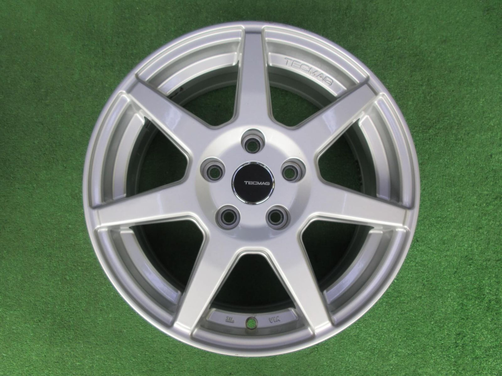 テクマグ タイプ207R 6.5J-16 5H112 +46 ゴルフ、アウディA3用 