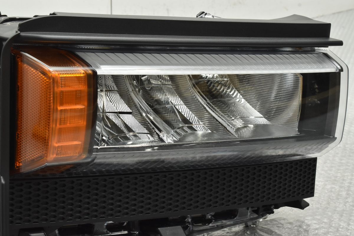 新車外し 美品】トヨタ ランドクルーザー250 VX 純正 LEDヘッドライト