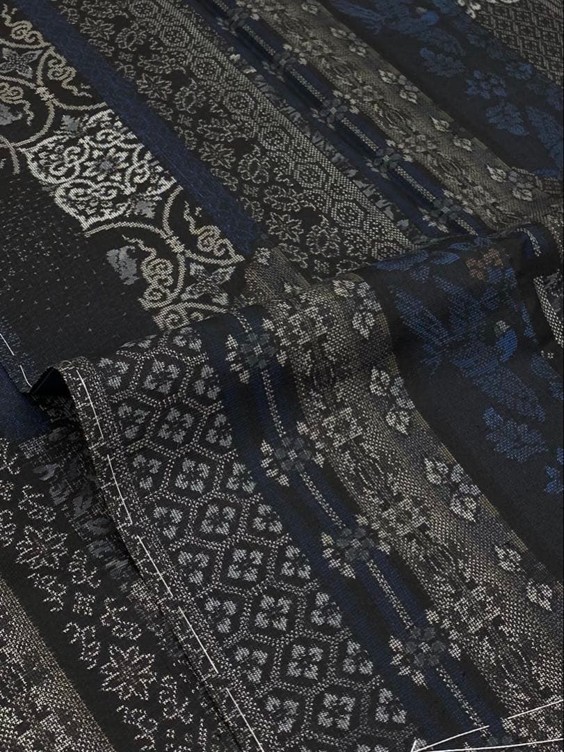 九マルキ 恵積五郎 大島紬 総絣 藍泥絣入 鳥 さが美扱い 正絹 躾糸付き