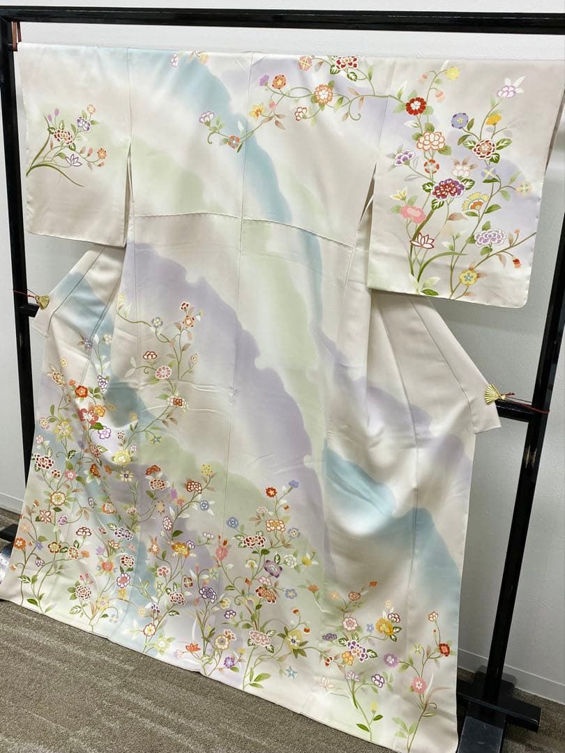 桐壺 菱健 京友禅 訪問着 金駒 金彩 暈し染 正絹 躾糸付き 桐壺 菱健 京友禅 訪問着 金駒 金彩 暈し染 正絹 躾糸付き - メルカリ