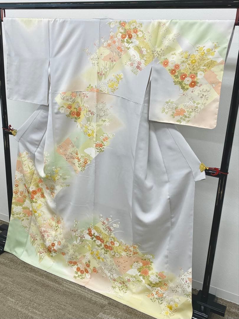 染の北川 訪問着 金駒 金彩 百合 菊 杜若 萩 正絹 躾糸付き 染の北川 訪問着 金駒 金彩 百合 菊 杜若 萩 正絹 躾糸付き K500