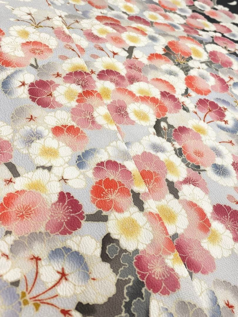 秀美 十日町友禅 訪問着 落款入 未仕立て品 仮絵羽 春夏秋冬 八掛付き 正絹 秀美 十日町友禅 訪問着 落款入 未仕立て品 仮絵羽 春夏秋冬 八掛付き