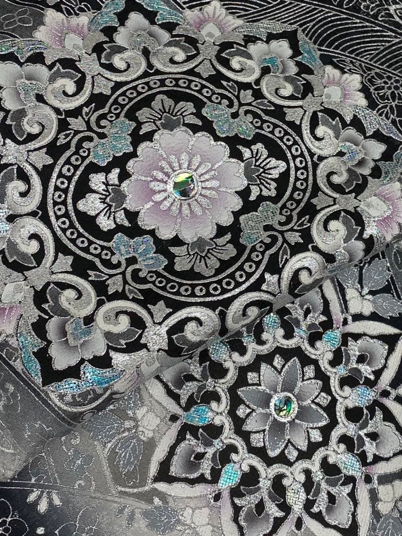 螺鈿細工 付け下げ 銀彩 グリッター 紋意匠 華紋 正絹 躾糸付き 黒系