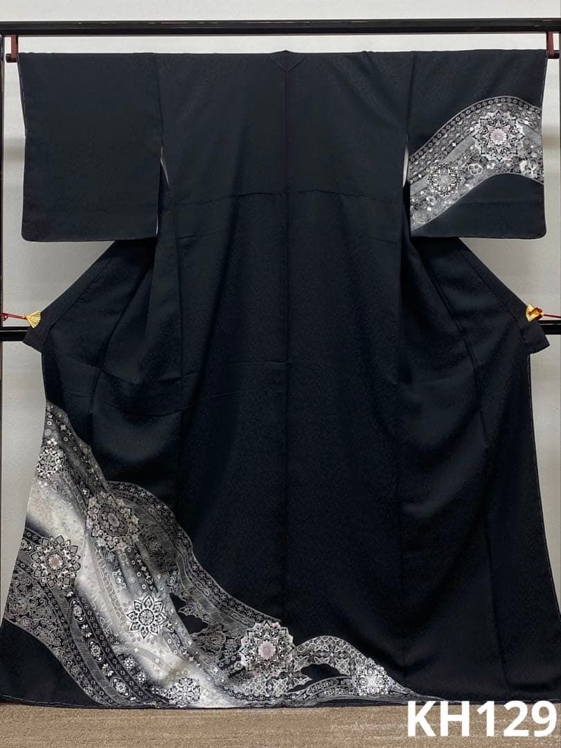 絽 夏物 付け下げ 銀彩 グリッター 桜文様 暈し染 居敷当て付 正絹 躾糸付 螺鈿細工 付け下げ 銀彩 グリッター 紋意匠 華紋 正絹 躾糸付き 黒系