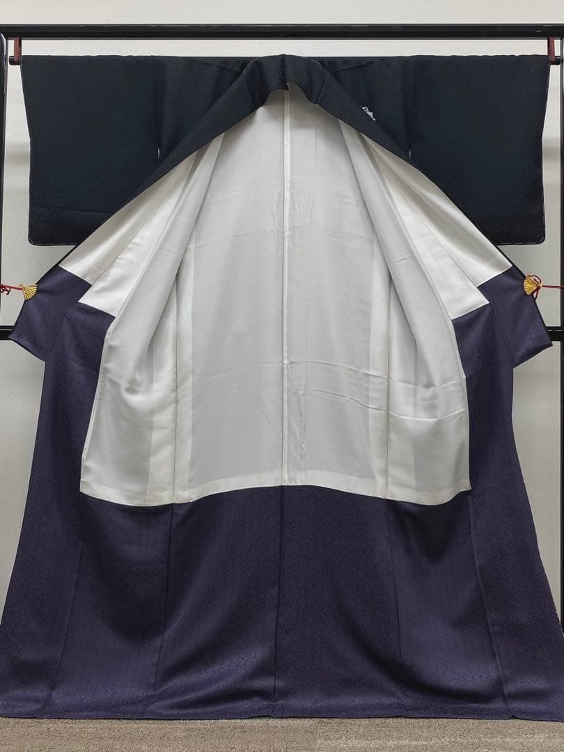 螺鈿細工 付け下げ 銀彩 グリッター 紋意匠 華紋 正絹 躾糸付き 黒系