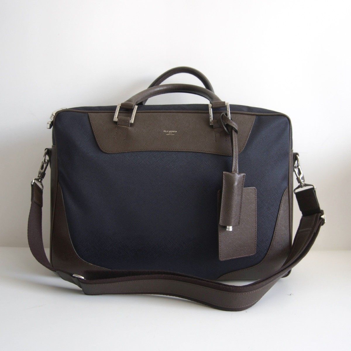 現行未使用級！FENDI ピーカブー アイシーユー 2way トートバッグ 紺 現行未使用級！FENDI ピーカブー アイシーユー 2way トートバッグ 紺