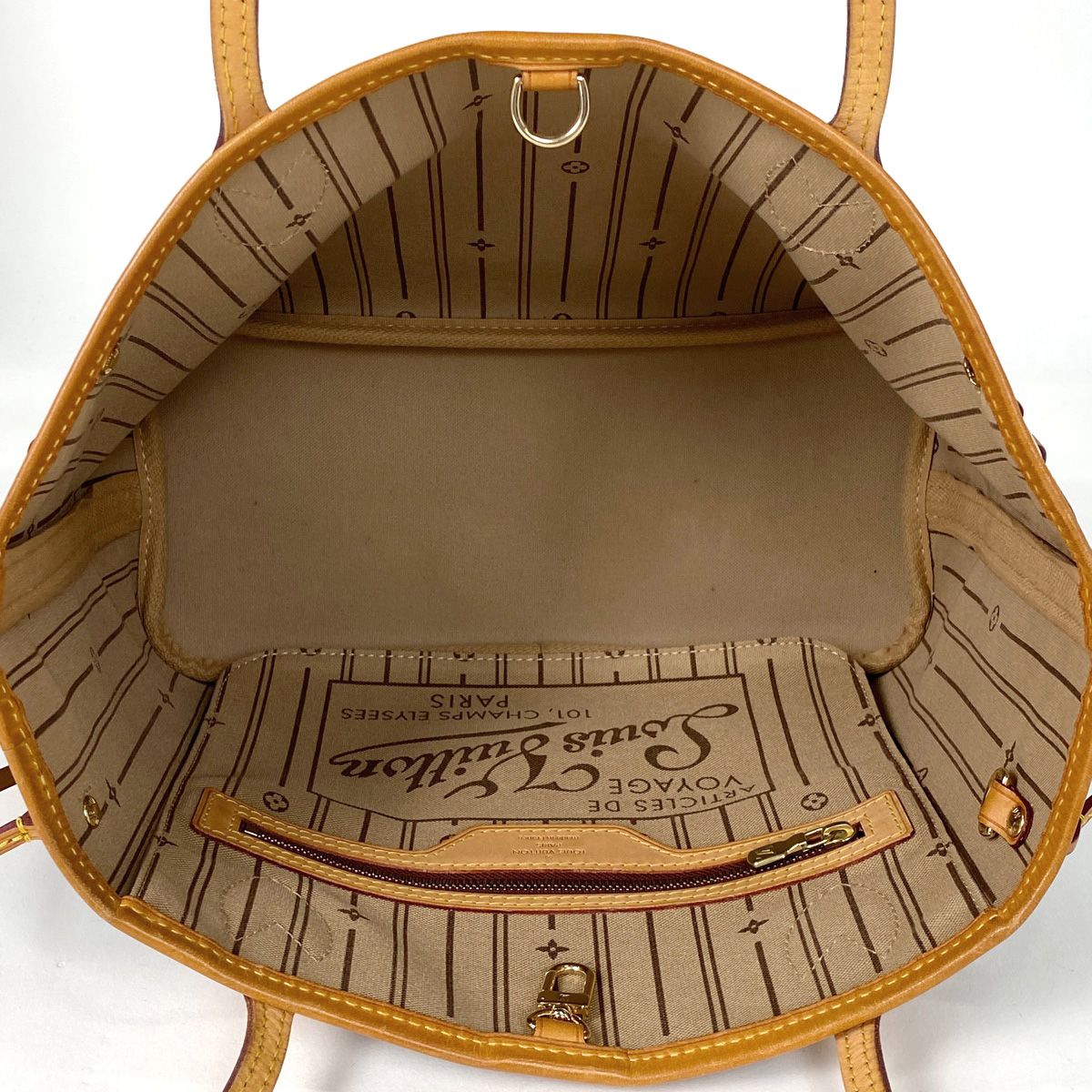 モノグラム ブラウン