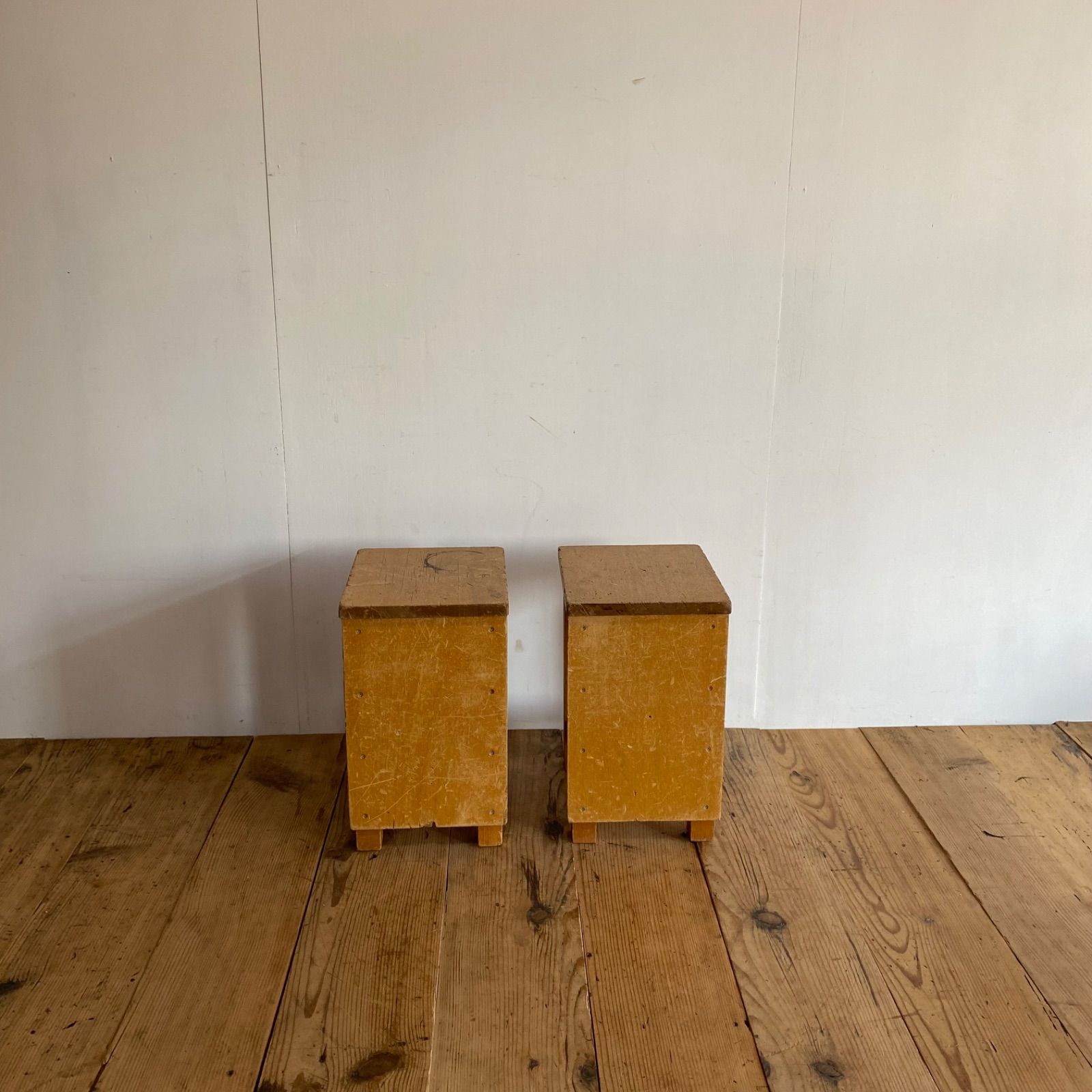 2脚セット アンティーク 角 スツール 椅子 植物台 昭和レトロ y77