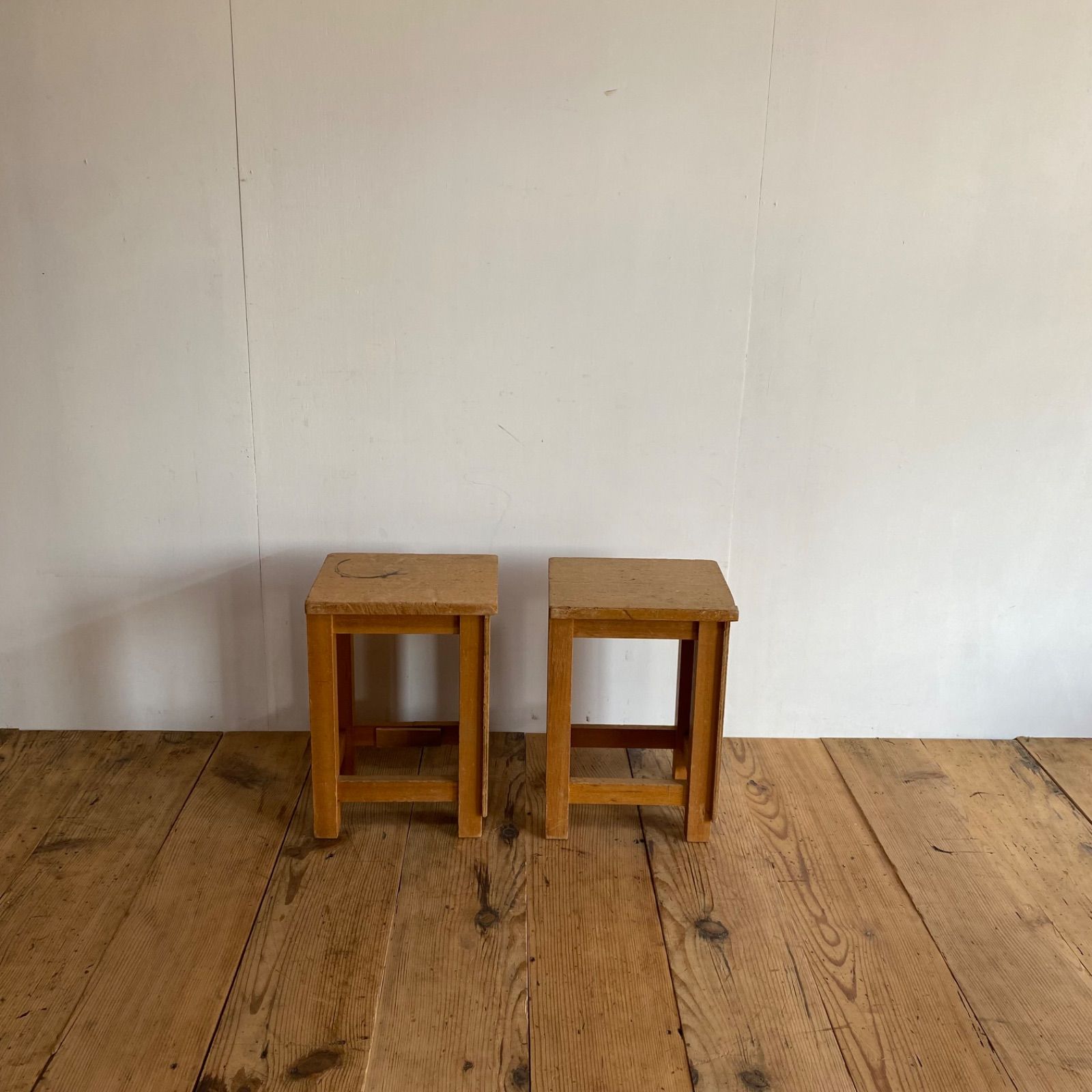 2脚セット アンティーク 角 スツール 椅子 植物台 昭和レトロ y72