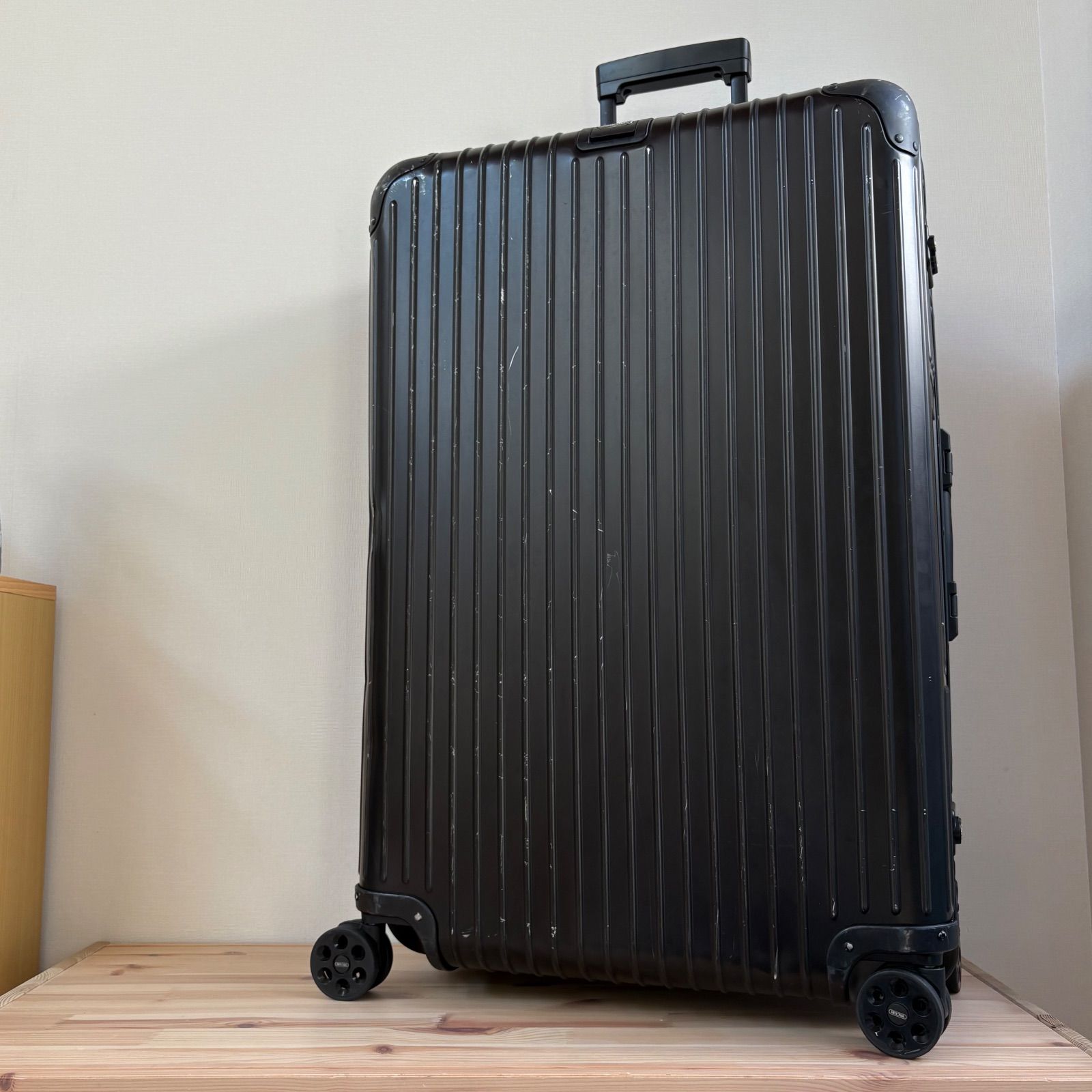 極美・98L・ガーメント付 RIMOWA TOPAS STEALTH E-TAG RIMOWA TOPAS STEALTH E-TAG 98L リモワ トパーズ ステルス 電子タグ