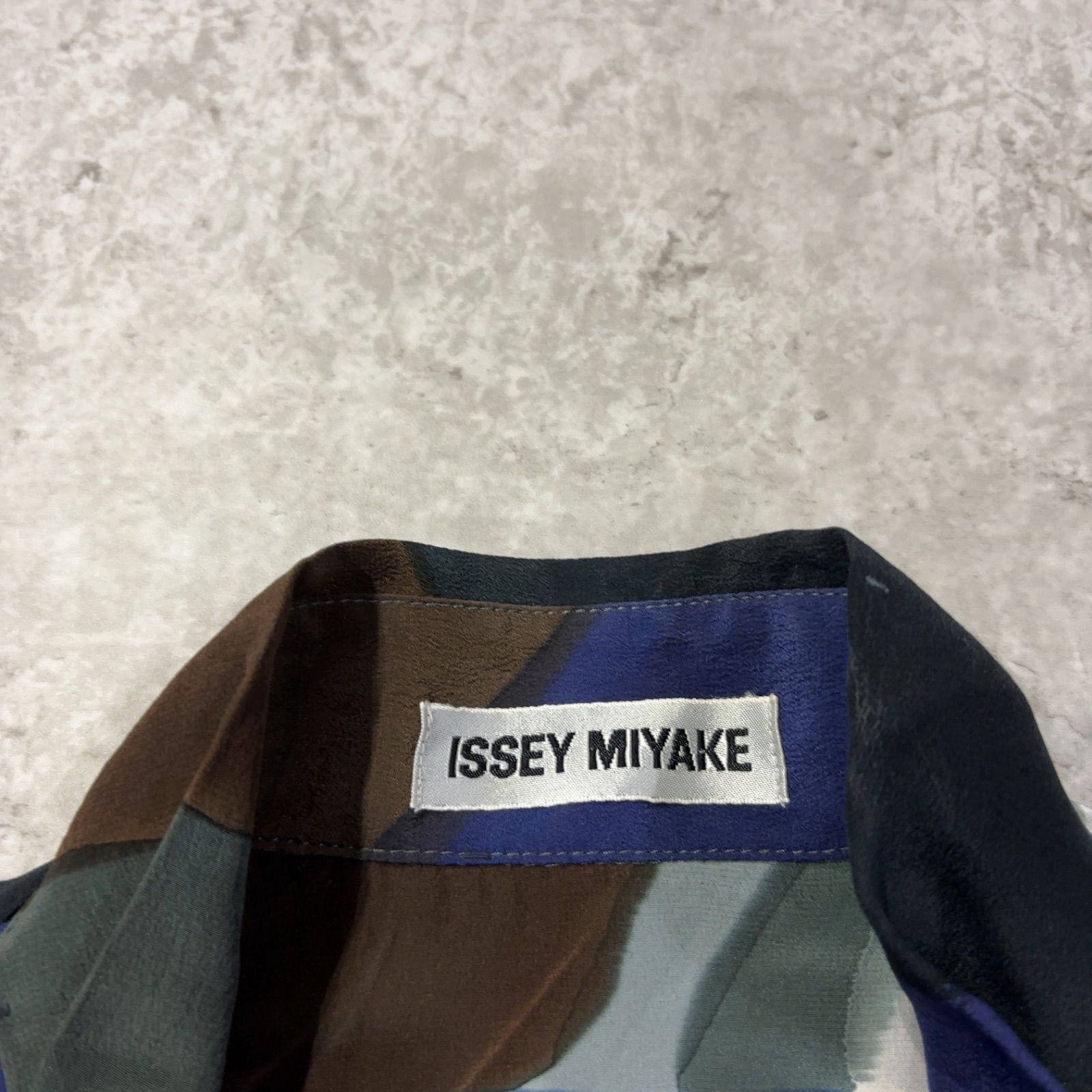 ISSEY MIYAKE イッセイミヤケ シルクブラウス 総柄 抽象アート 