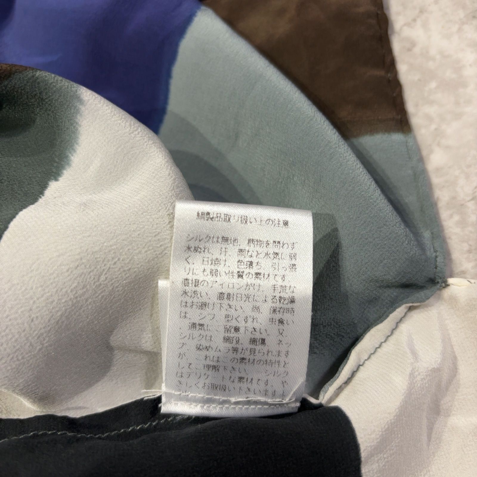 ISSEY MIYAKE イッセイミヤケ シルクブラウス 総柄 抽象アート 