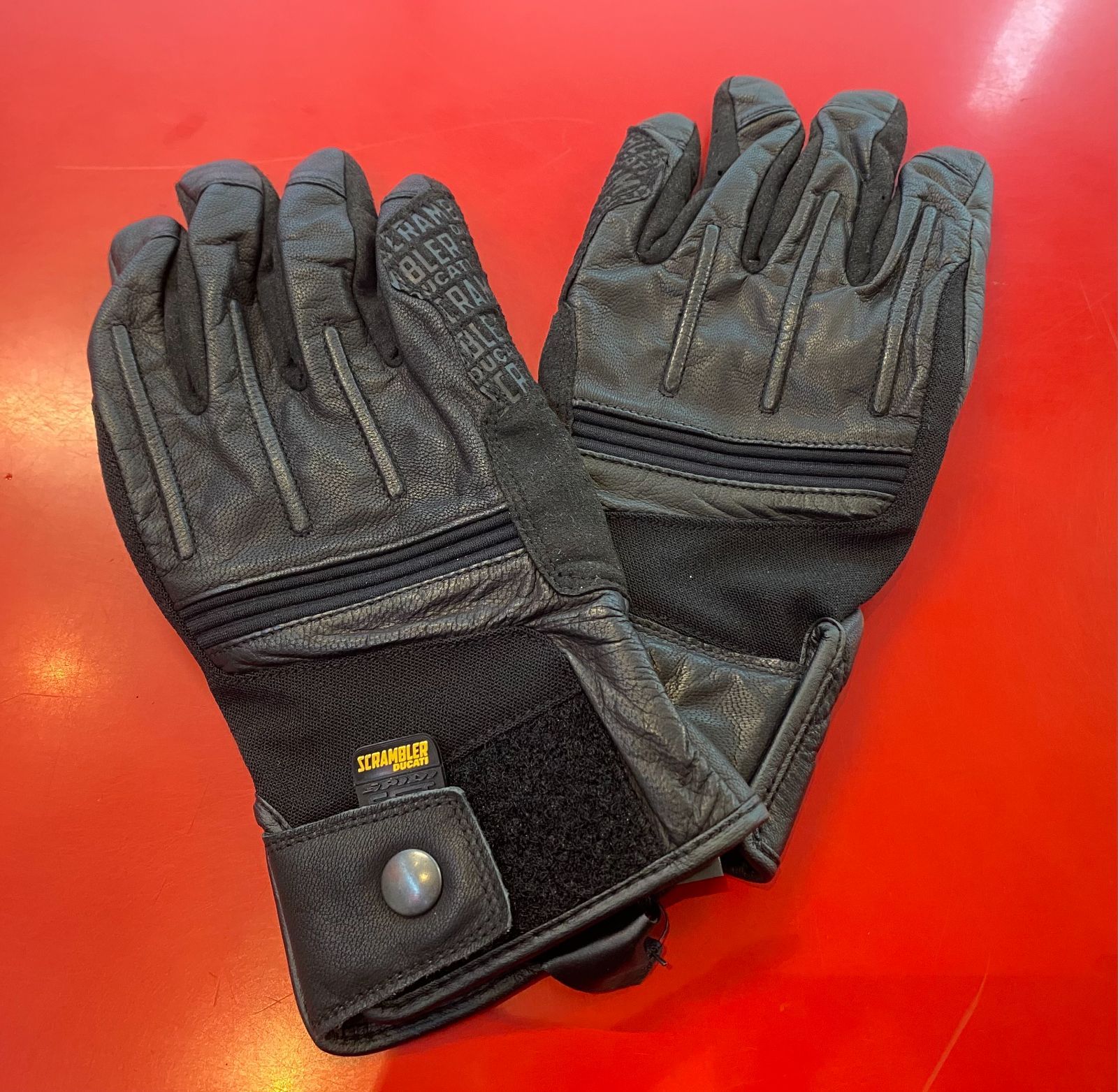 DＵCＡＴＩ グローブ Lサイズ