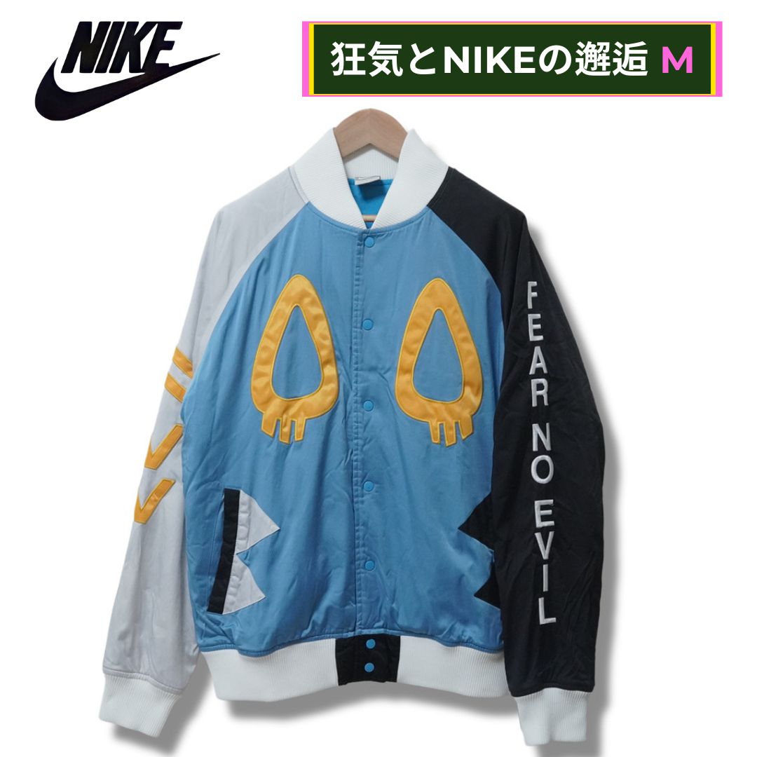 NIKE × CASSETTEPLAYA コラボ ナイロンジャケット M 2009年製 00s ブルー スタジアムジャケット スタジャン ストリート Y2K クレイジーパターン 刺繍ロゴ バックプリント ナイキ カセットプレイヤ ナイロン 古着 N3070