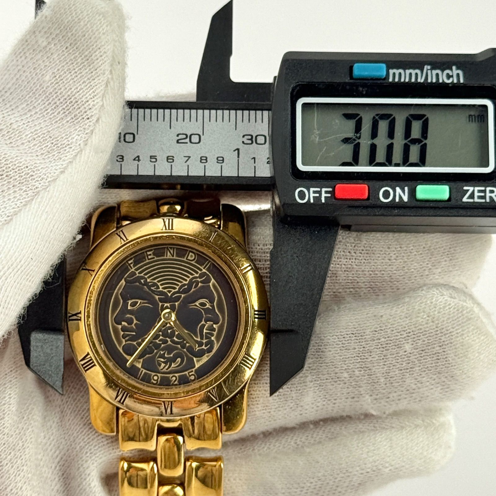 フェンディ 850J 新品電池 レディース ラウンド 腕時計 057 - メルカリ