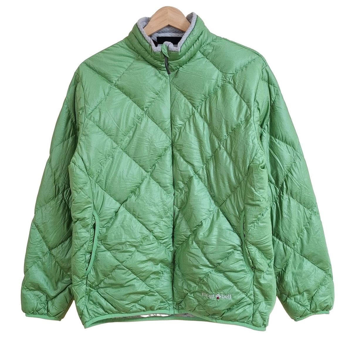 mont-bell グリーンダウンジャケット　レディースL（メンズM） mont-bell(モンベル) ダウンジャケット サイズM レディース - グリーン