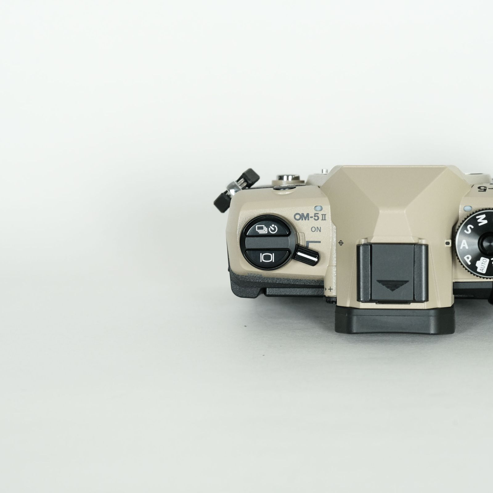 美品 | シャッター数1,030回] OM SYSTEM OM-5 Mark II ボディ サンド