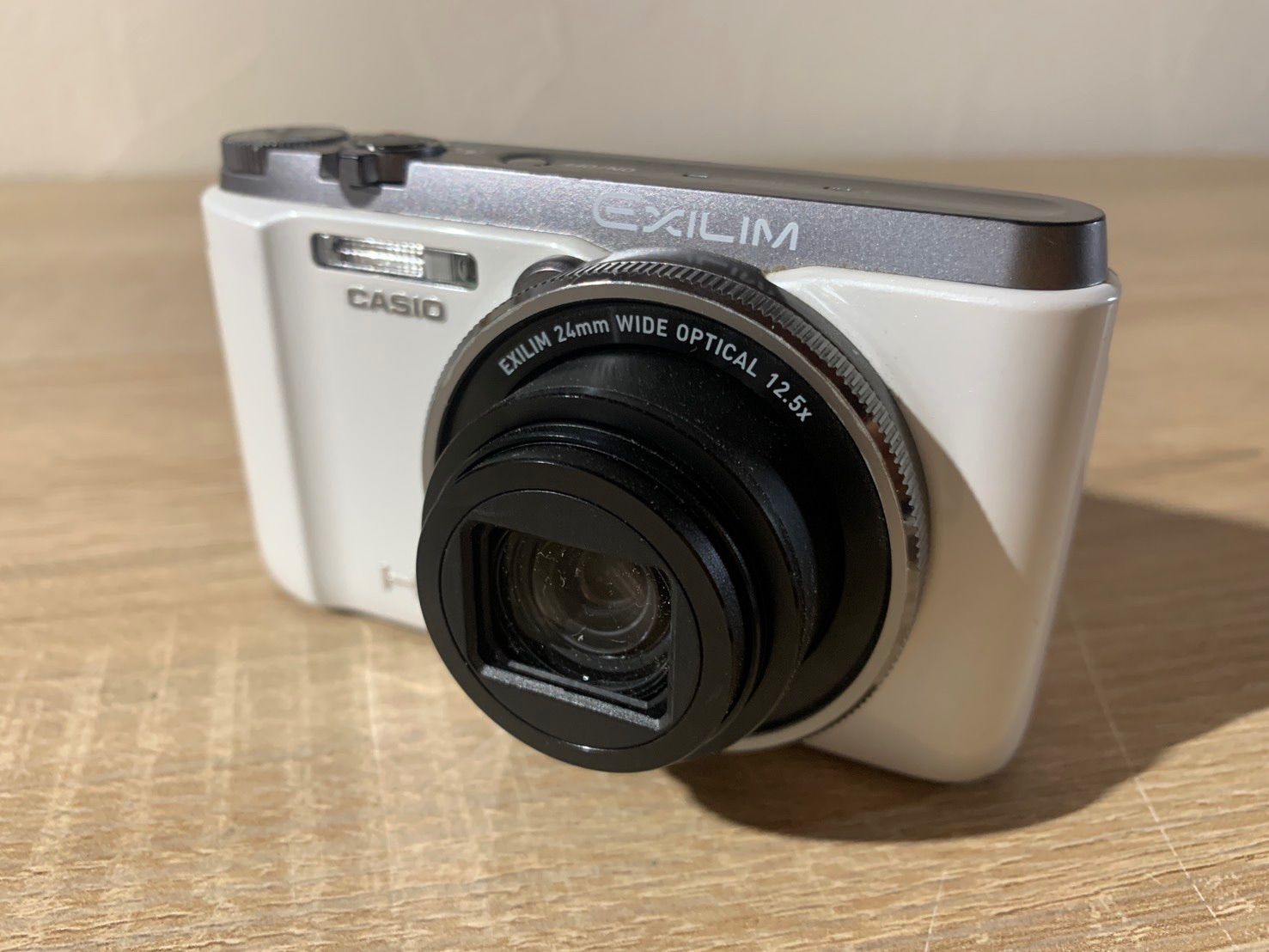 6231 Casio EXILIM EX-ZR1100 ホワイト デジカメ - メルカリ