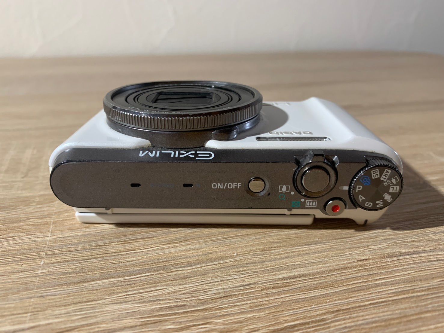 6231 Casio EXILIM EX-ZR1100 ホワイト デジカメ - メルカリ