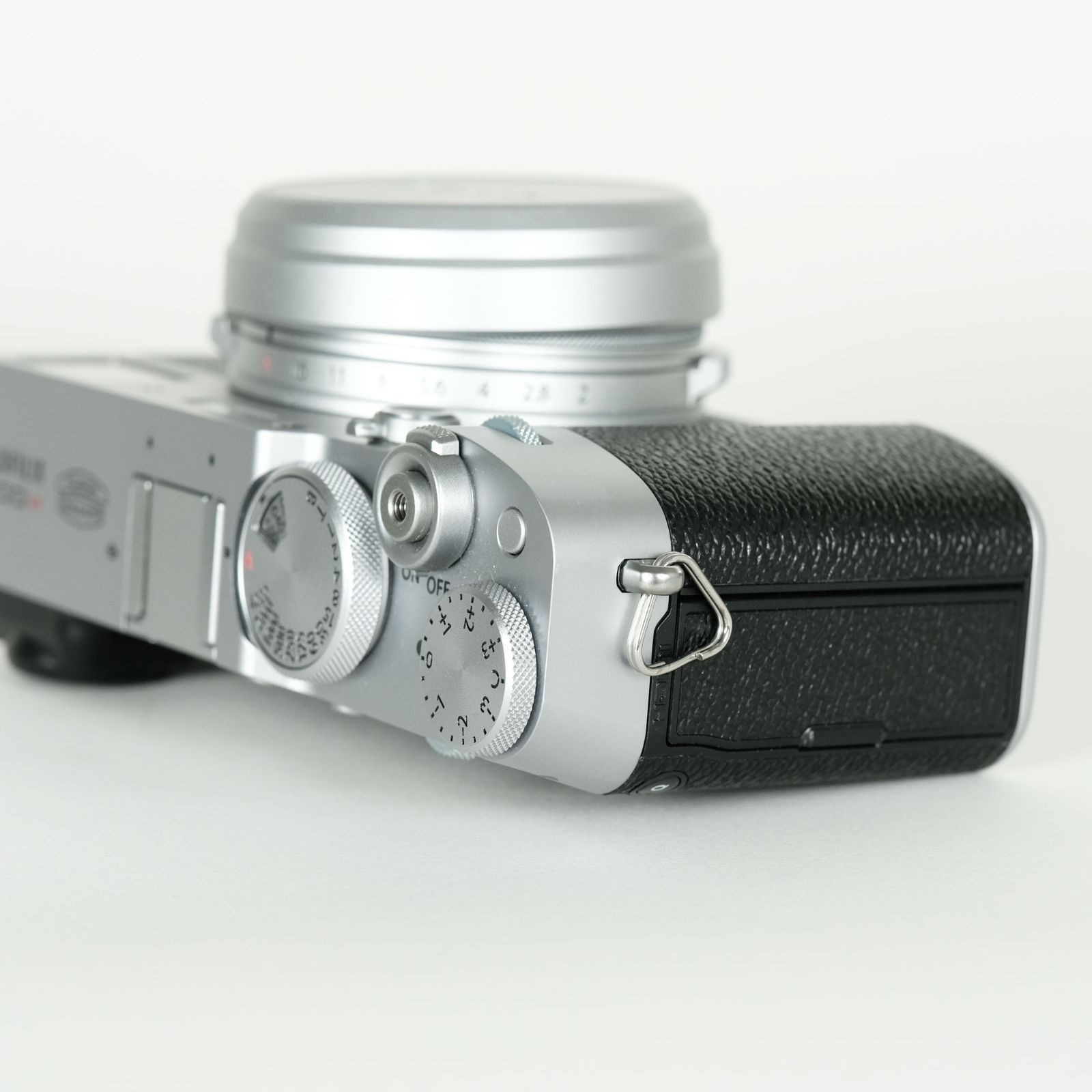 美品 | シャッター数2,200回] FUJIFILM X100VI [シルバー