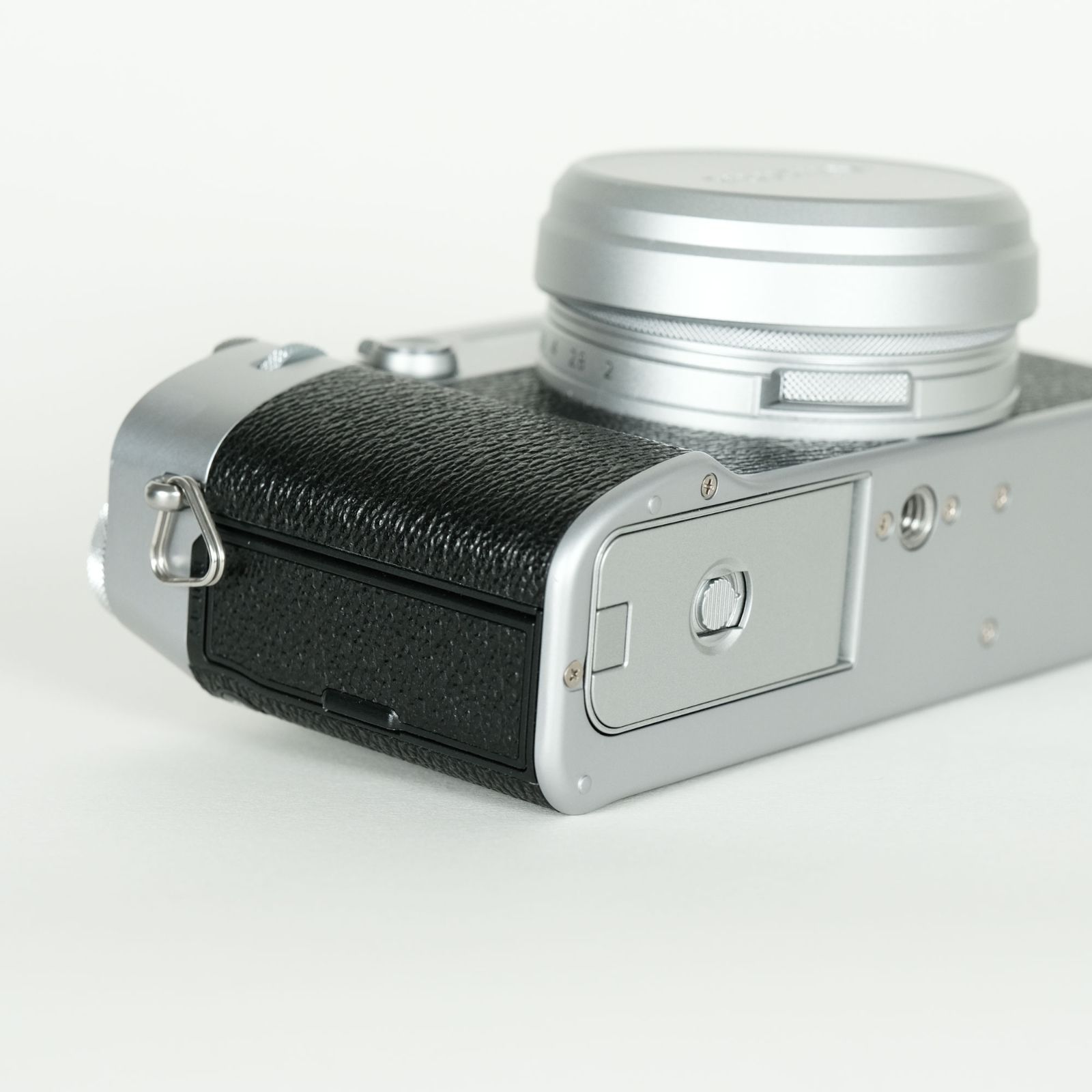 美品 | シャッター数2,200回] FUJIFILM X100VI [シルバー