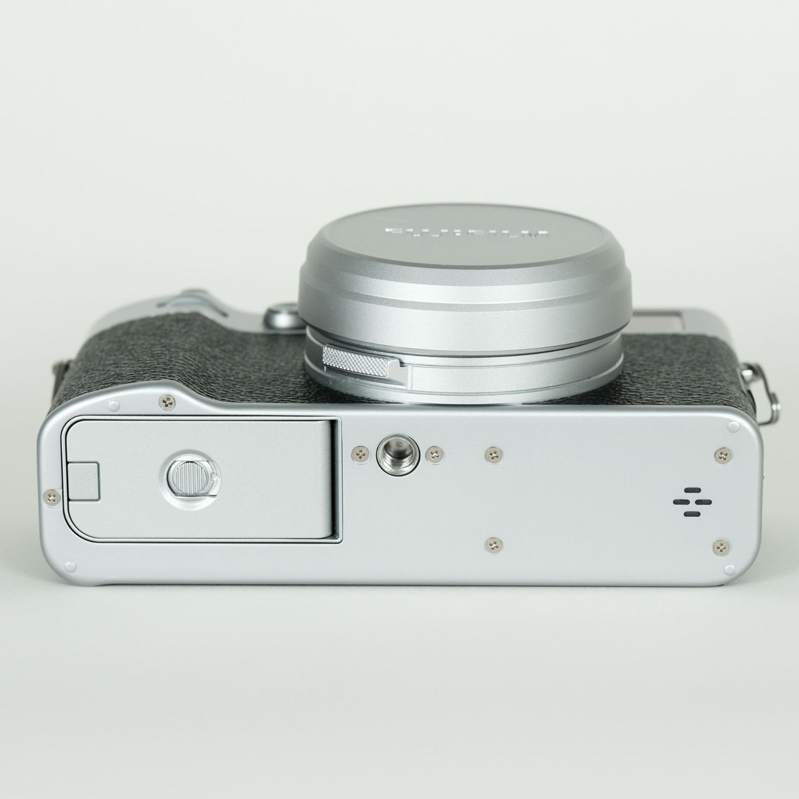 美品 | シャッター数2,200回] FUJIFILM X100VI [シルバー