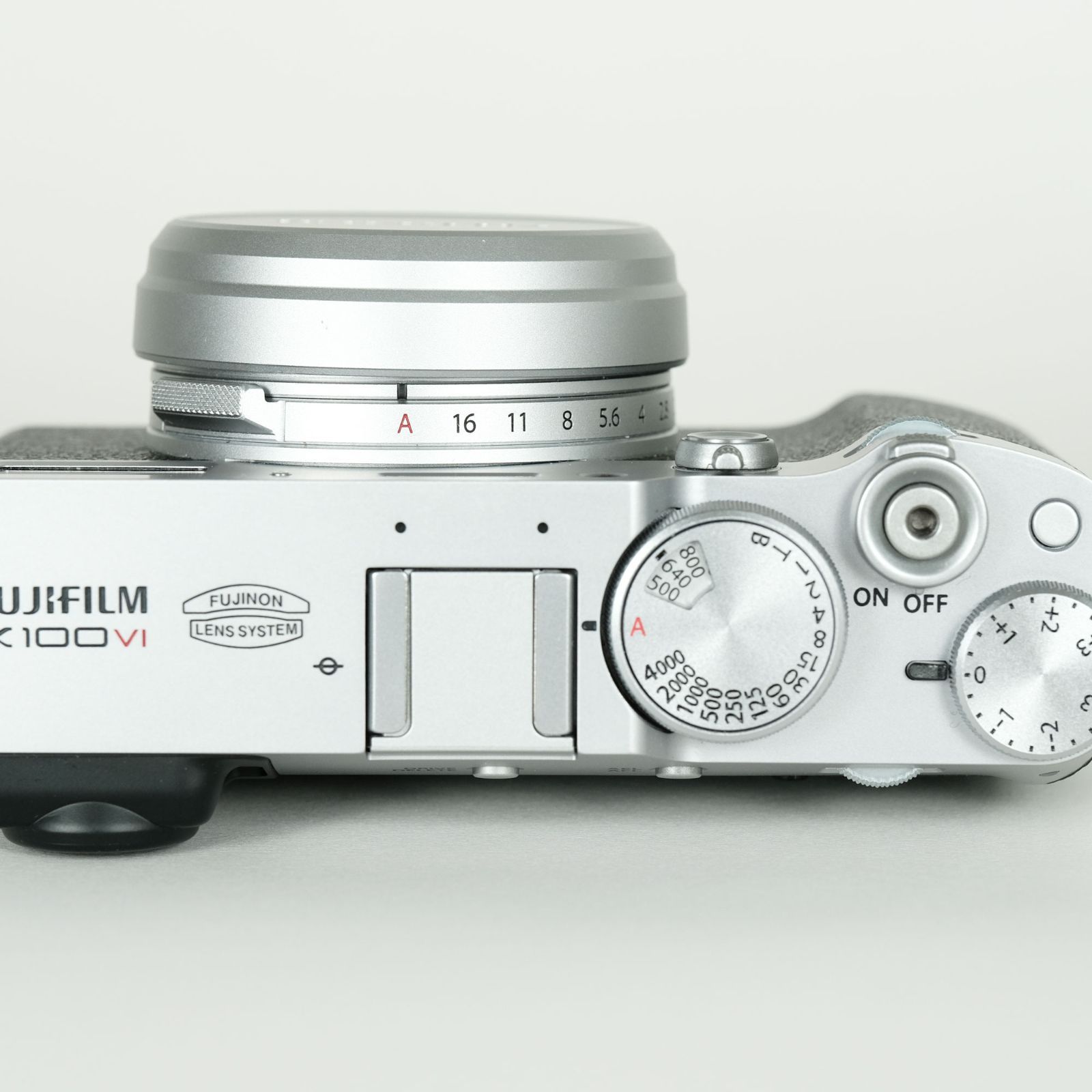 美品 | シャッター数2,200回] FUJIFILM X100VI [シルバー