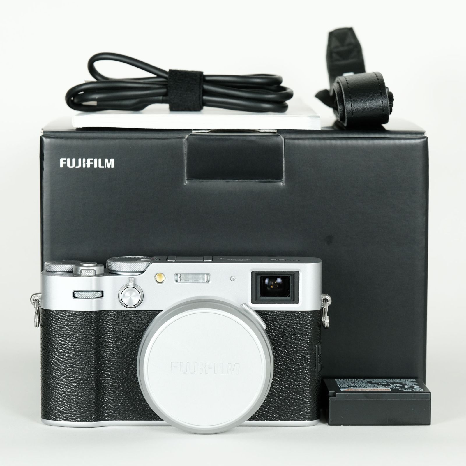 美品 | シャッター数2,200回] FUJIFILM X100VI [シルバー