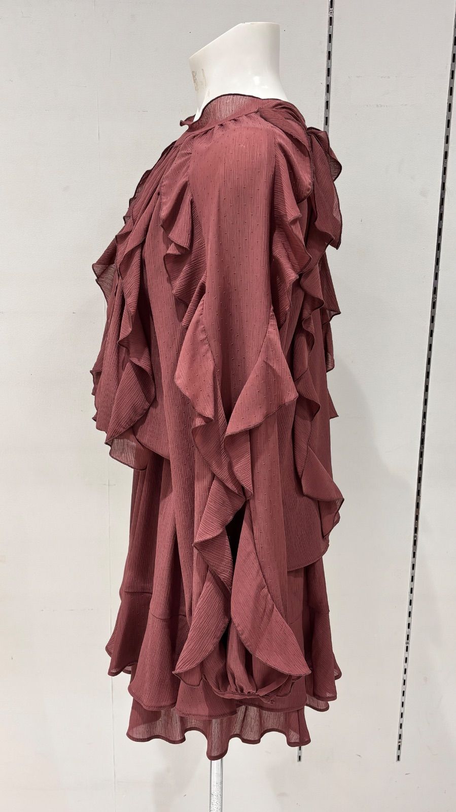 岡崎紗絵さんコラボ】カスケードボウタイフリルミニワンピース - メルカリ