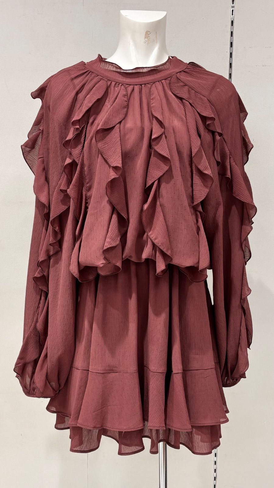 岡崎紗絵さんコラボ】カスケードボウタイフリルミニワンピース - メルカリ