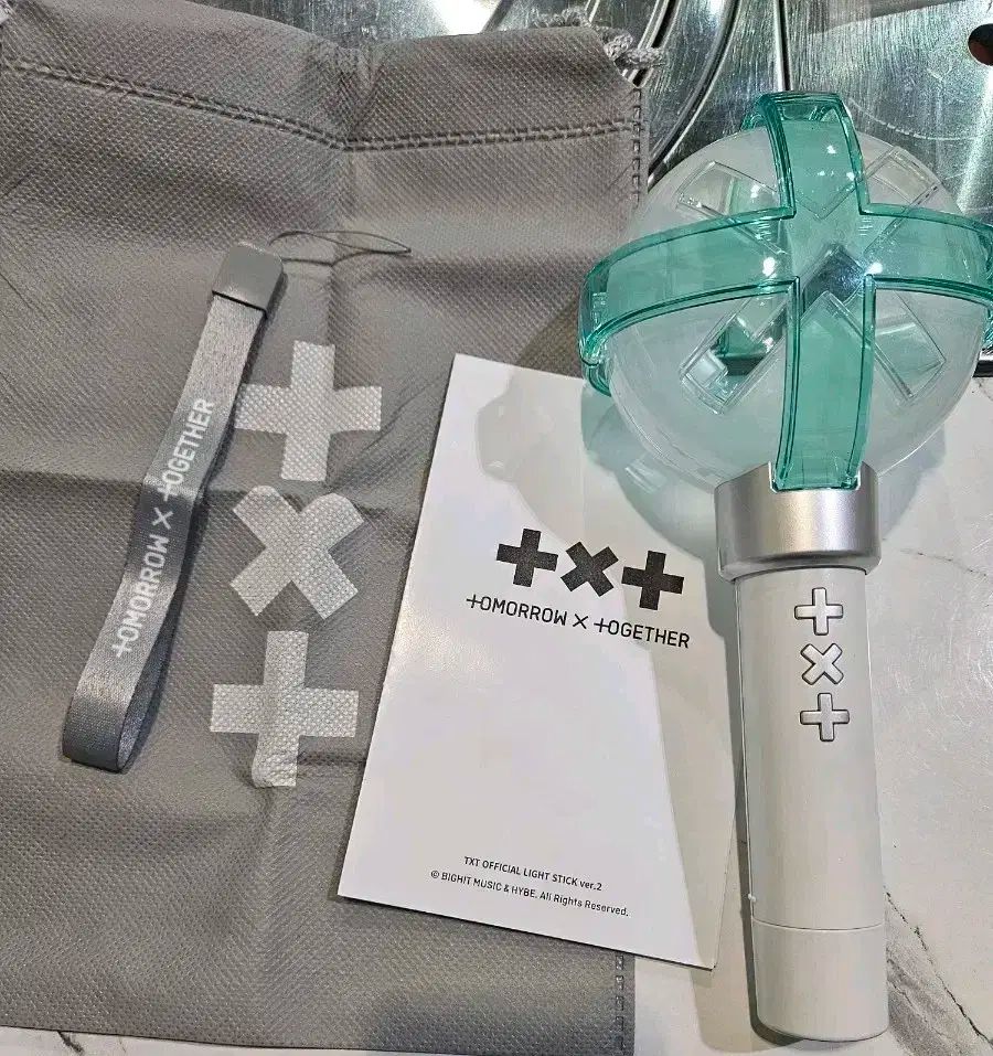 TOMORROW X TOGETHER ペンライト　ver.2 Amazon.co.jp: TOMORROW X TOGETHER TXT - Official Light Stick Ver.2