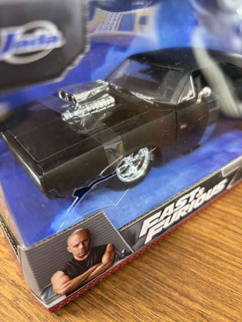 当時物  ダイキャスト  ワイルドスピード ドム1970年ダッジ・チャージャー DOM'S ダッジ チャージャー 1970年 1/32 ミニカー 全4色 ライト点灯