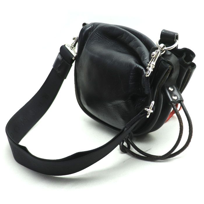 REDMOON レザー ショルダーバッグ 黒 マルボロ REDMOON × Marlboro レザーショルダーバッグ ブラック/レッド REDMOON