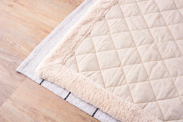 ベージュ ブラウン