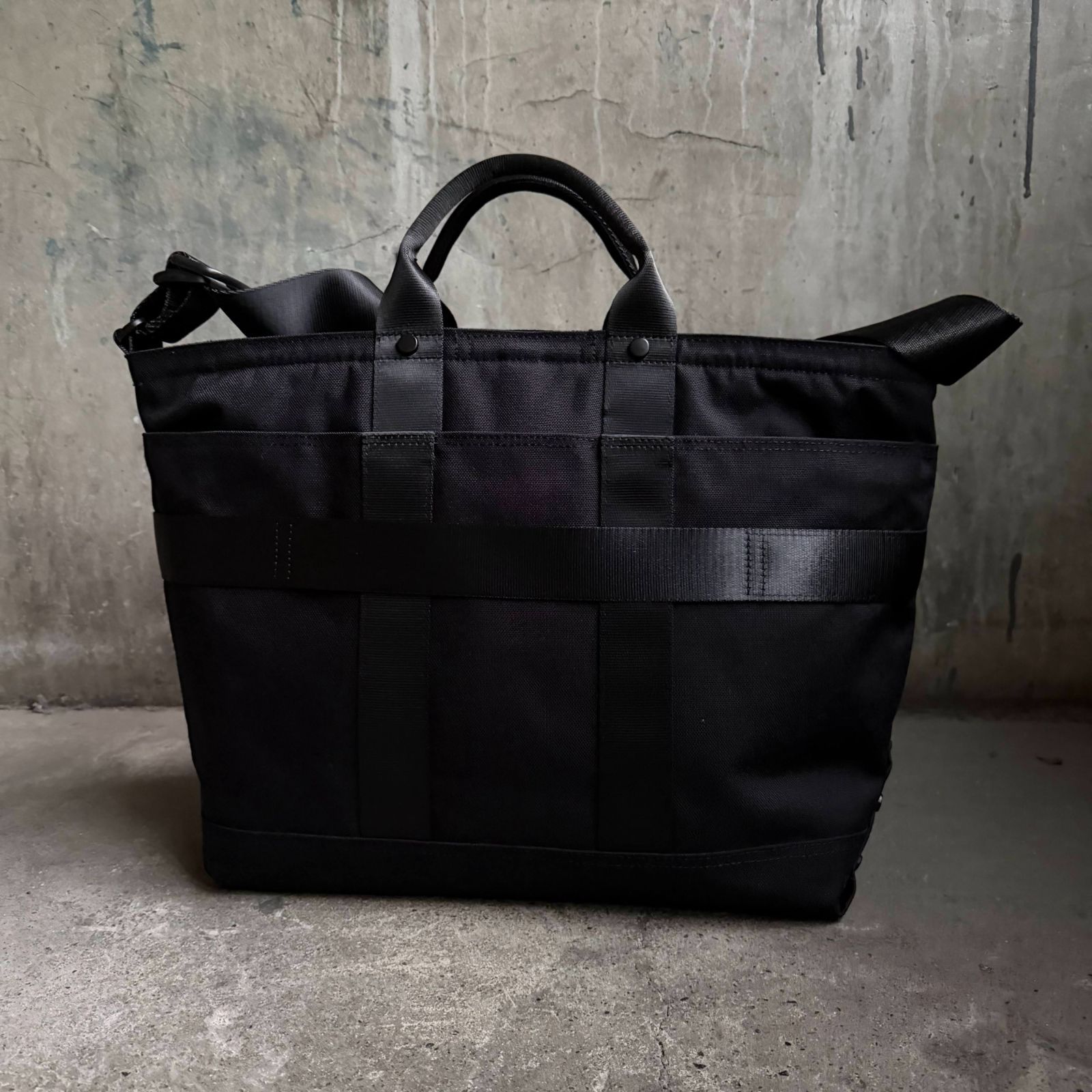 かのUNTRACK OUTDOOR PLUS THE TOTE ブラック UNTRACK トートバッグ UNTRACK OUTDOOR PLUS／THE TOTE トートバッグ
