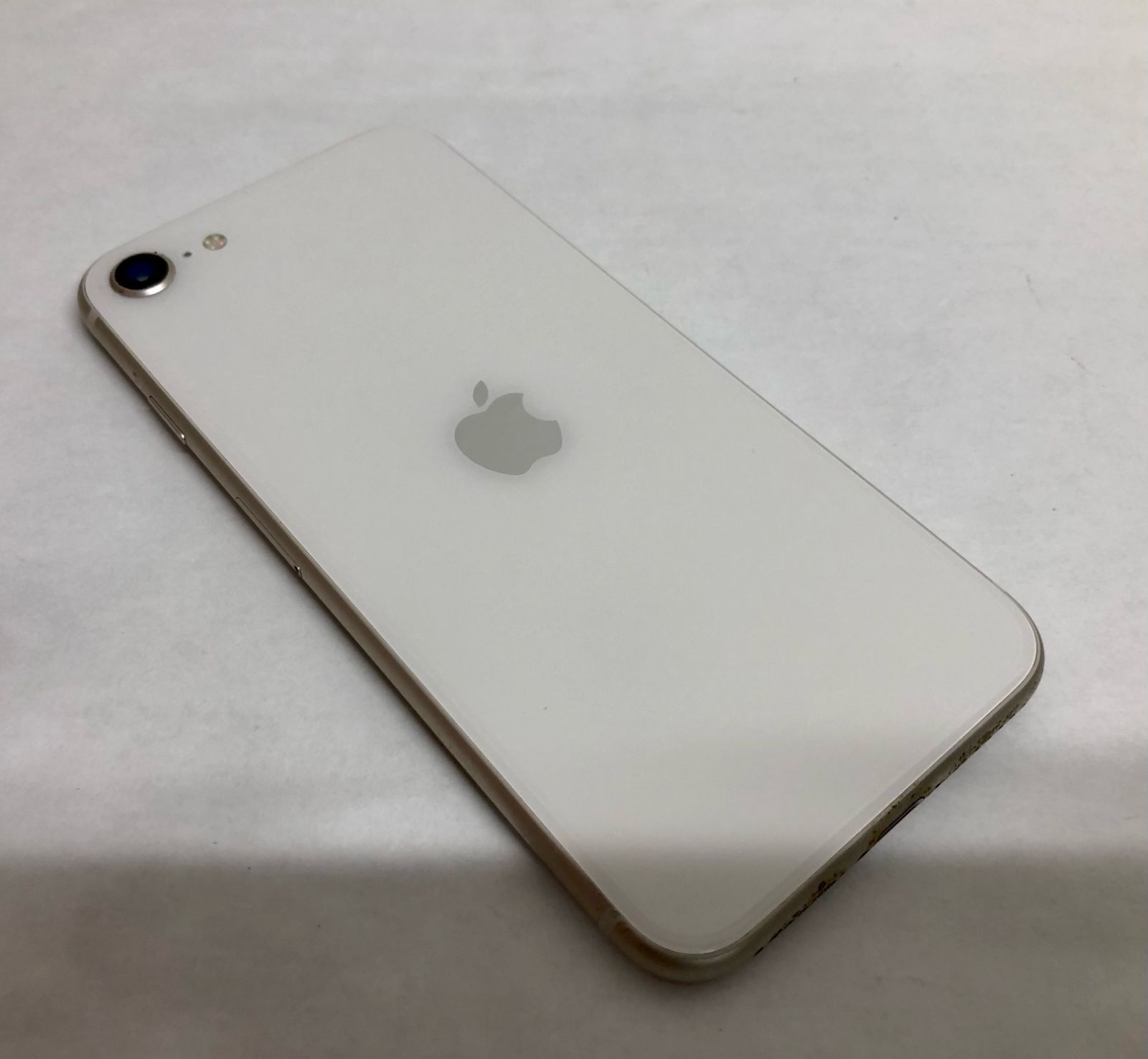 【画面ヒビ】iPhone SE 第3世代 ホワイト 64GB バッテリー86% 画面ヒビ】iPhone SE 第3世代 ホワイト 64GB バッテリー86% - メルカリ