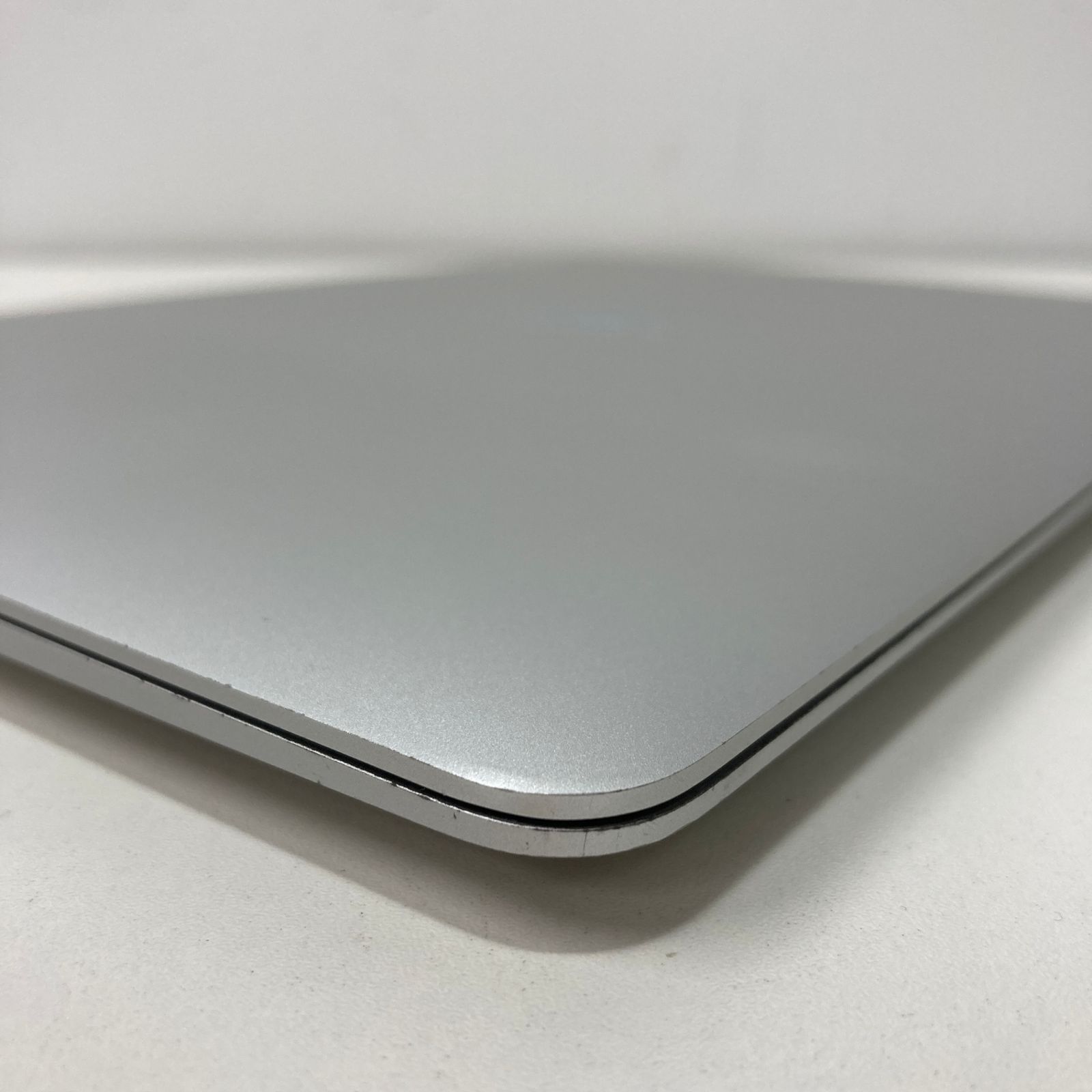 美品MacBook Air A2337 M1 16GB シルバー　Tahoe 中古】MacBook Air (M1, 2020)/Apple M1/16GB/SSD512GB/macOS Tahoe