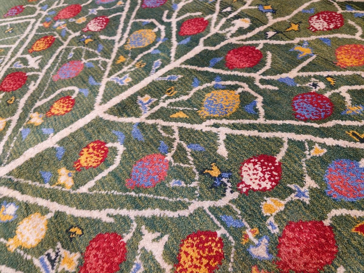 ザクロの木 緑色