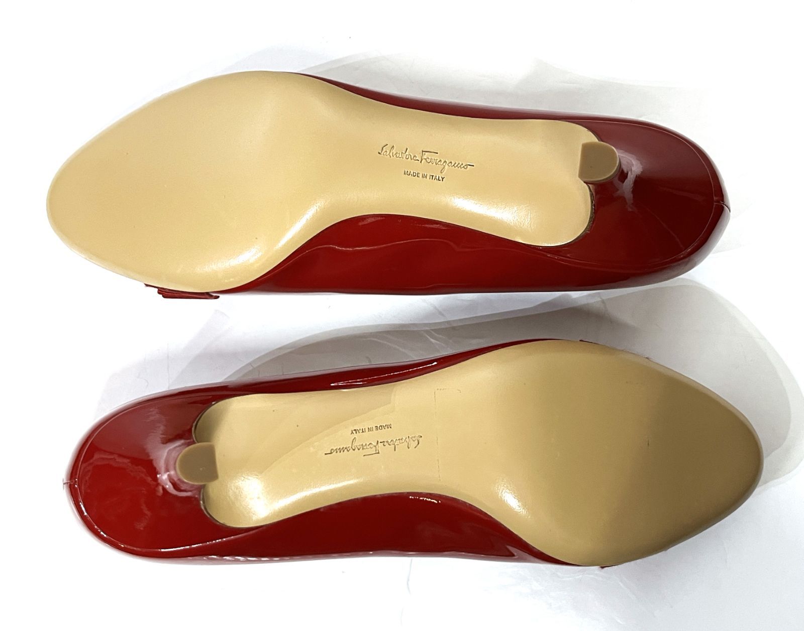 Ferragamo｜サルヴァトーレフェラガモ CARLA