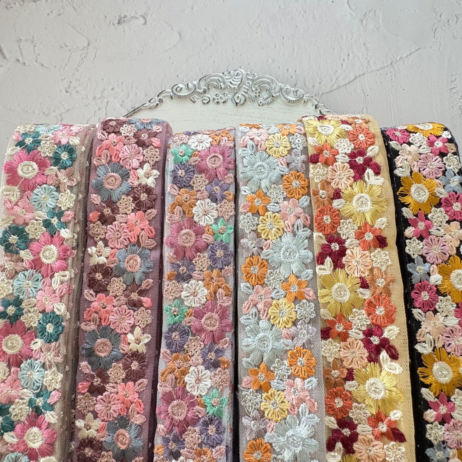 158 インド刺繍リボン 約4cm幅×50cm チュール素材 ピンク