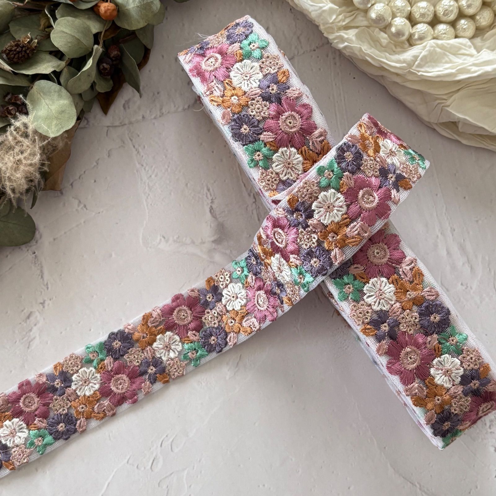 158 インド刺繍リボン 約4cm幅×50cm チュール素材 ピンク