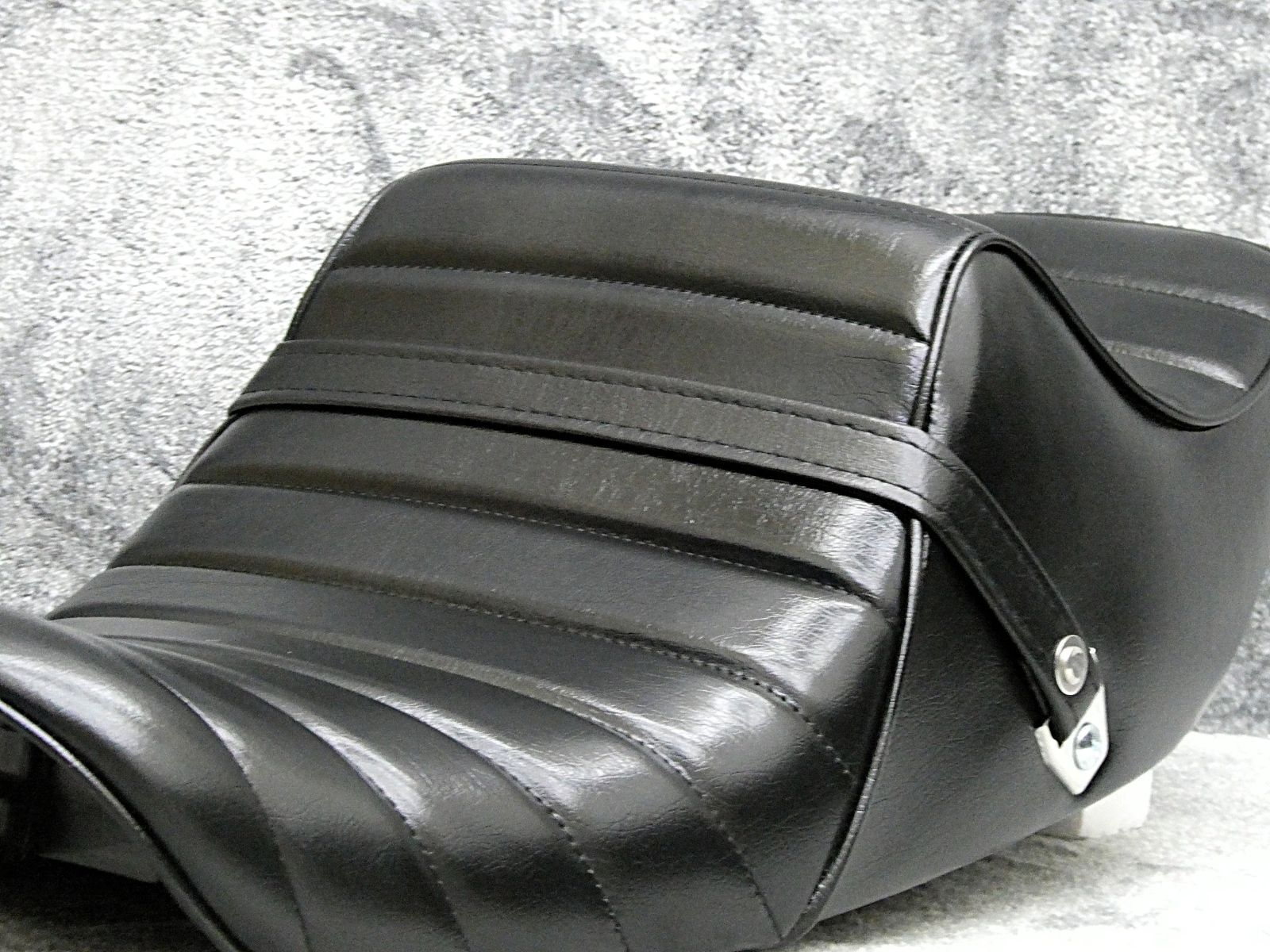 ゼファー400 後期 黒皮 ラクダシート ブラック2型C5 C6 黒C7旧車ZR400CらくだBLACK ラクダこぶ へっぽこ社長 タックロールシート