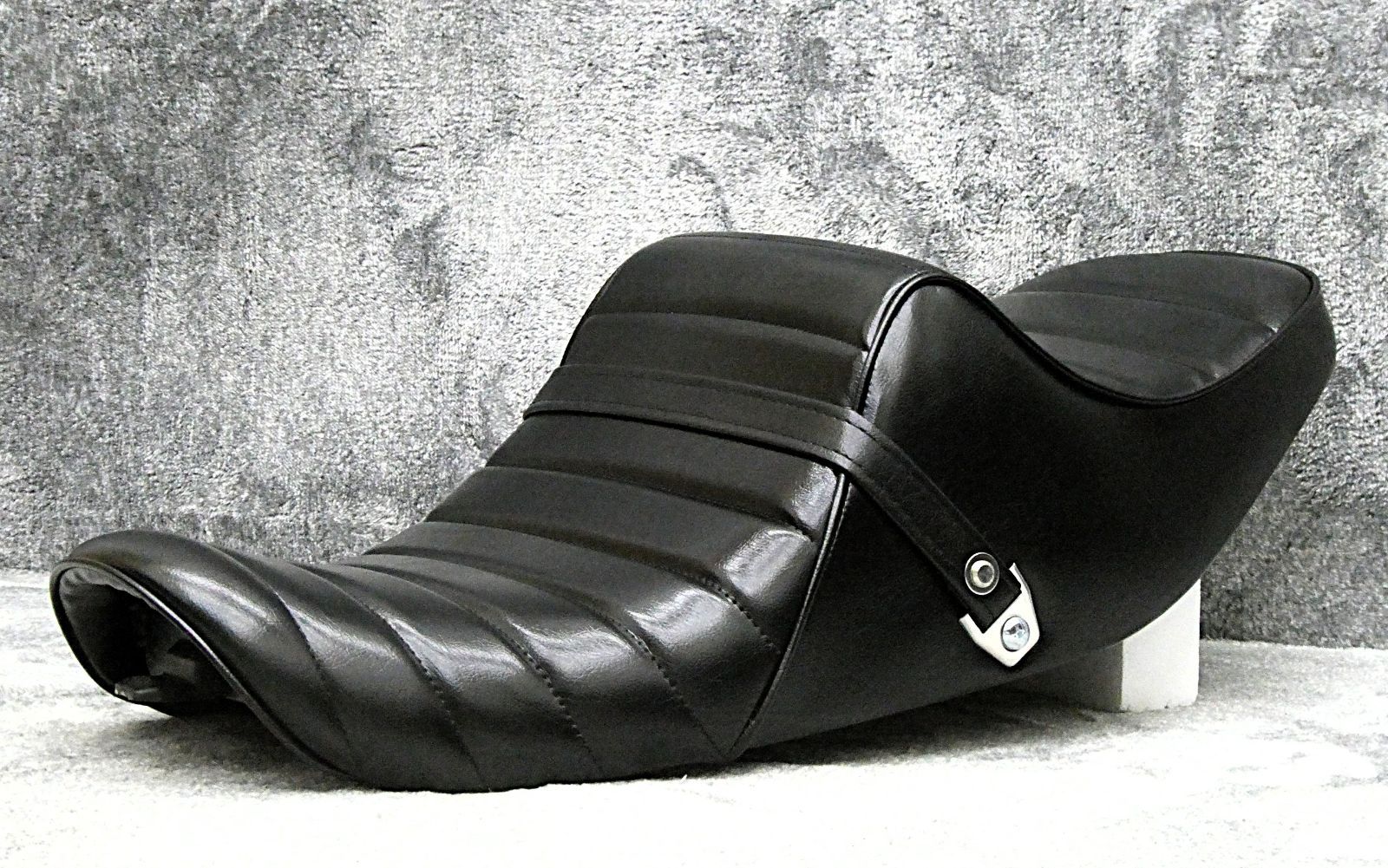 ゼファー400 後期 黒皮 ラクダシート ブラック2型C5 C6 黒C7旧車ZR400CらくだBLACK ラクダこぶ へっぽこ社長 タックロールシート BRIGHTFACE_UK