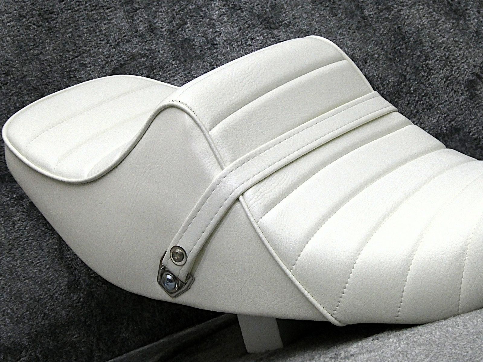 白C7旧車ZR400Cらくだ