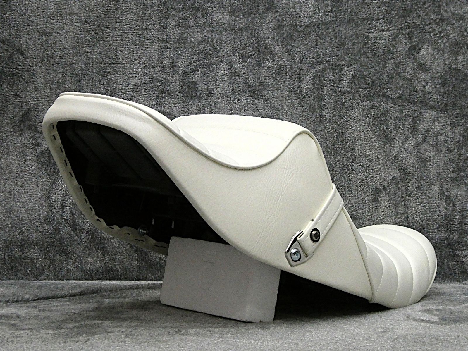 ゼファー400 後期 白皮 ラクダシート ホワイト2型C5 C6 白C7旧車ZR400Cらくだ ラクダこぶ へっぽこ社長 タックロールシート BRIGHTFACE_UK