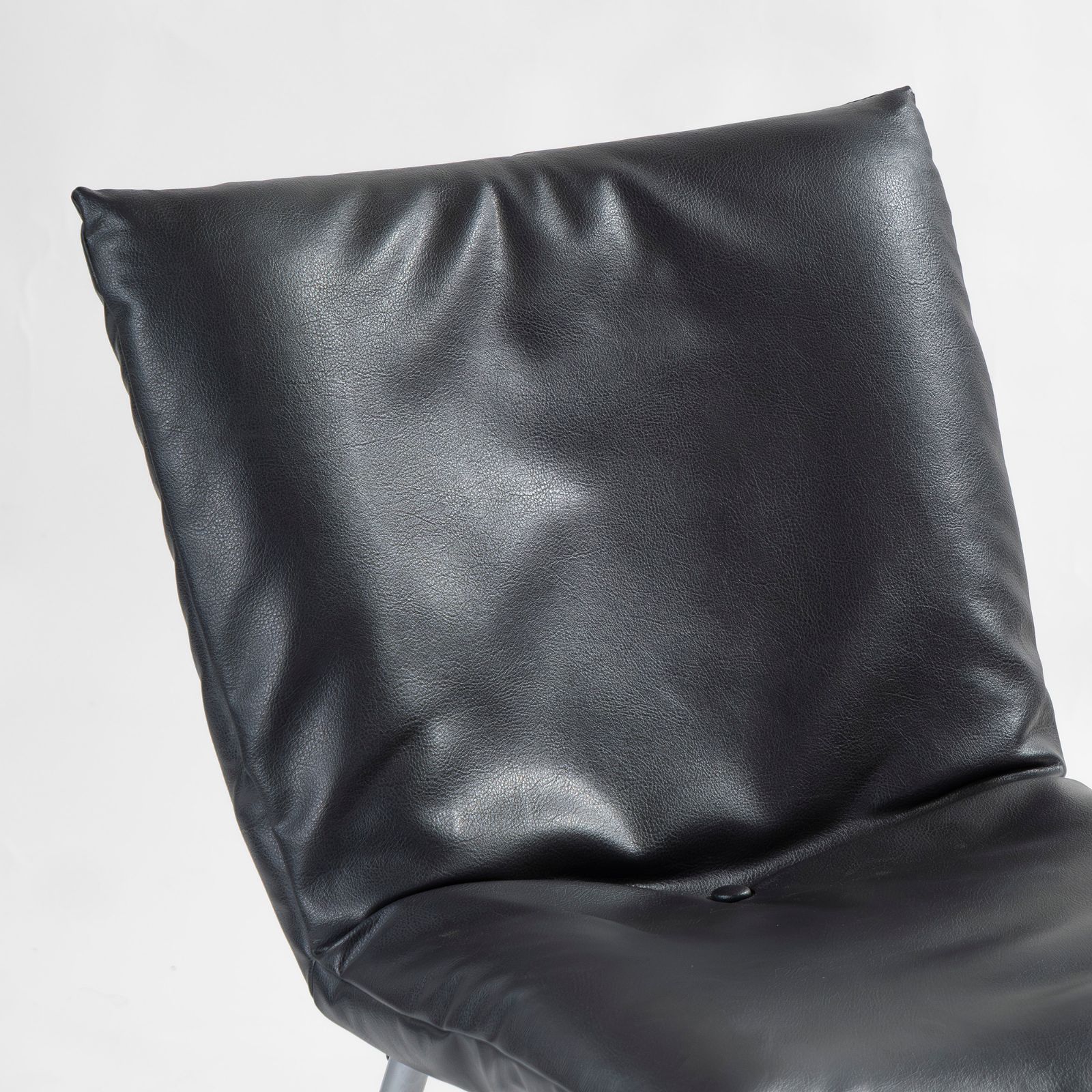 ダイニングチェア リーンロゼ ligne roset ROSETCalin ロゼカラン PVCレザー(1) 合皮 スチール脚 モダンデザイン フレンチモダン コンテンポラリー ラグジュアリー パスカルムールグ ダイニングチェア リーンロゼ ligne roset ROSETCalin ロゼカラン PVC