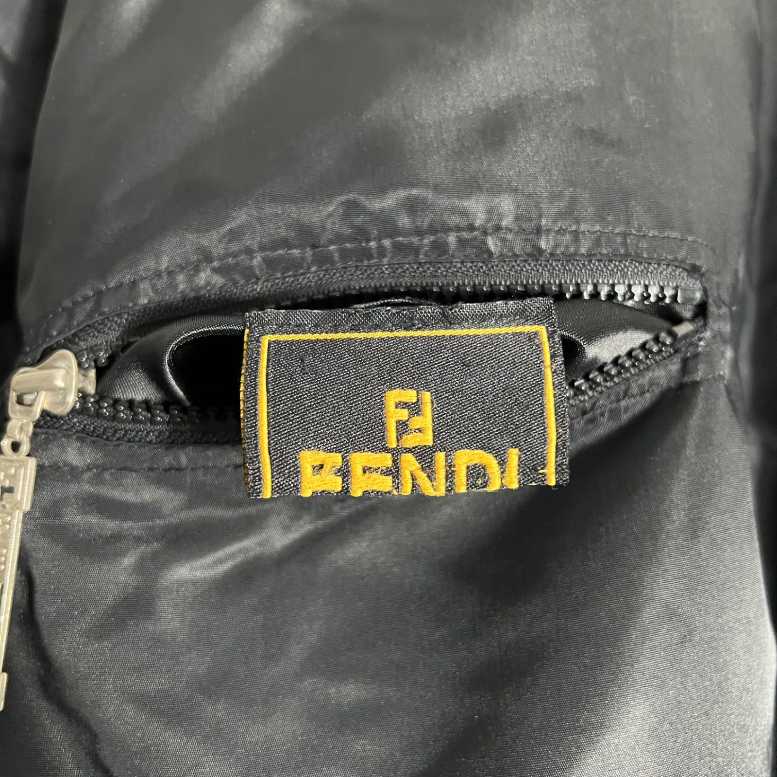 希少モデル】FENDI フェンディ バッグロゴ リバーシブルカウ柄